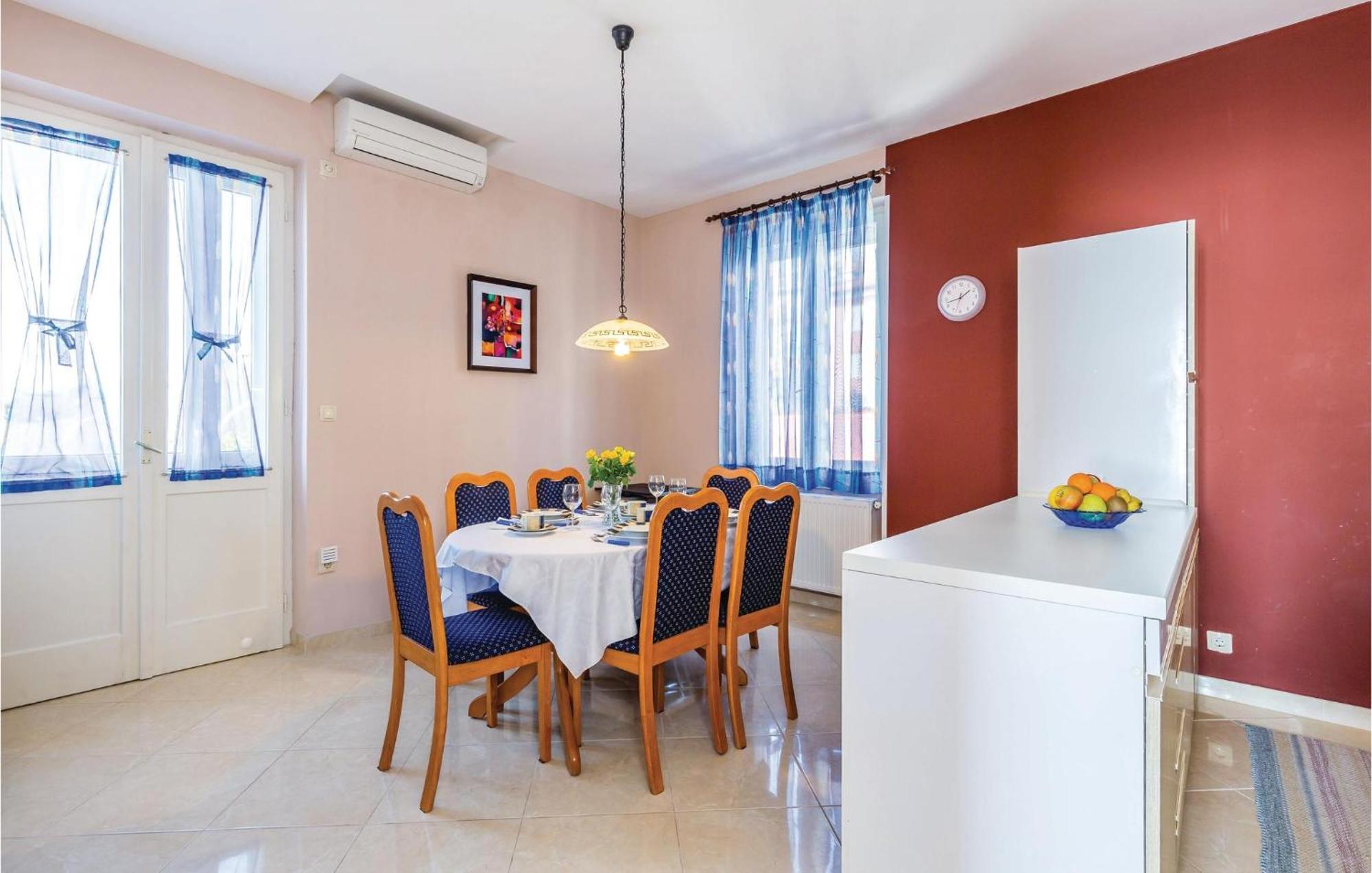 Nice apartment in Rijeka with 1 Bedrooms&WiFi Buitenkant foto