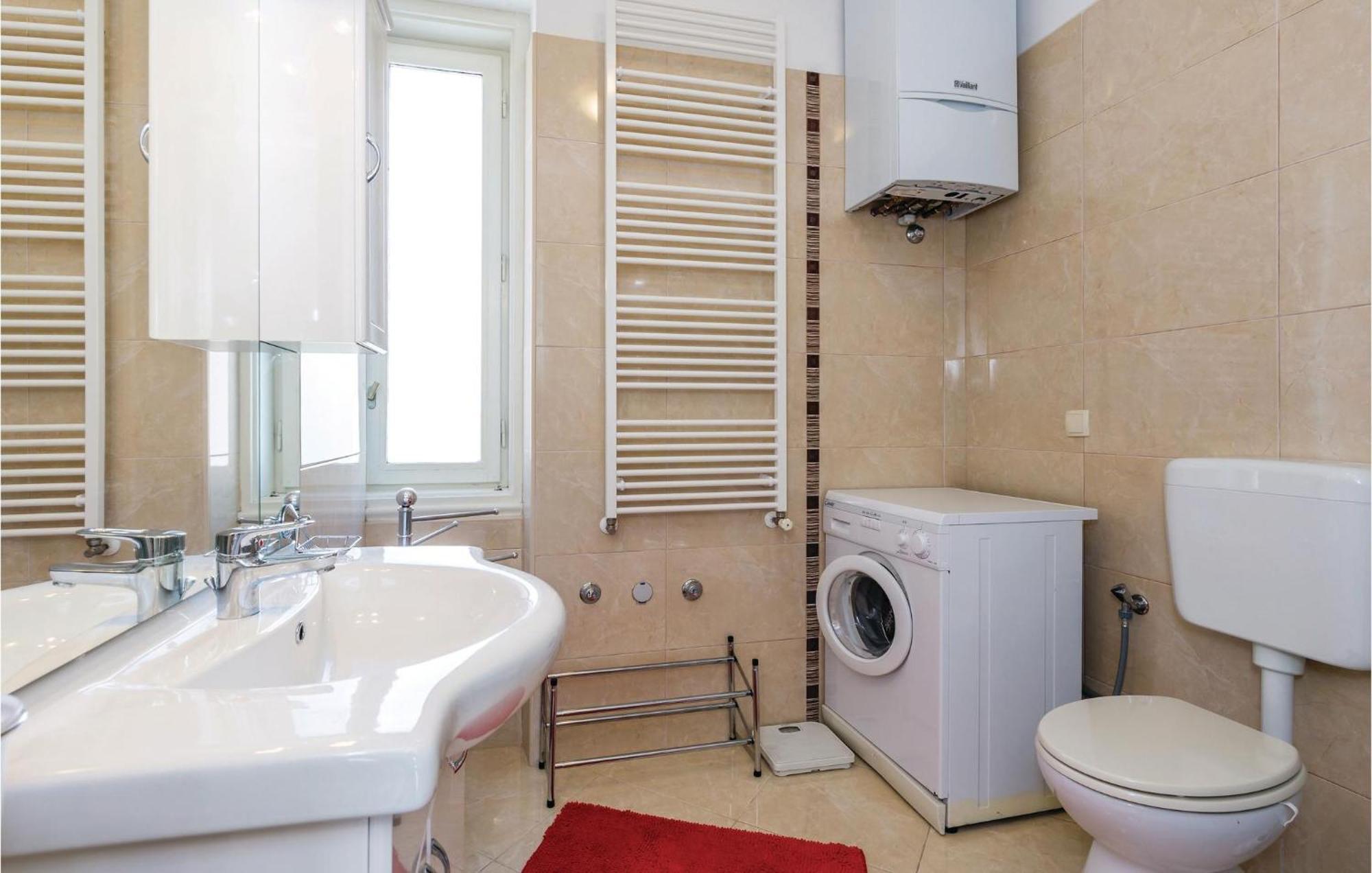 Nice apartment in Rijeka with 1 Bedrooms&WiFi Buitenkant foto