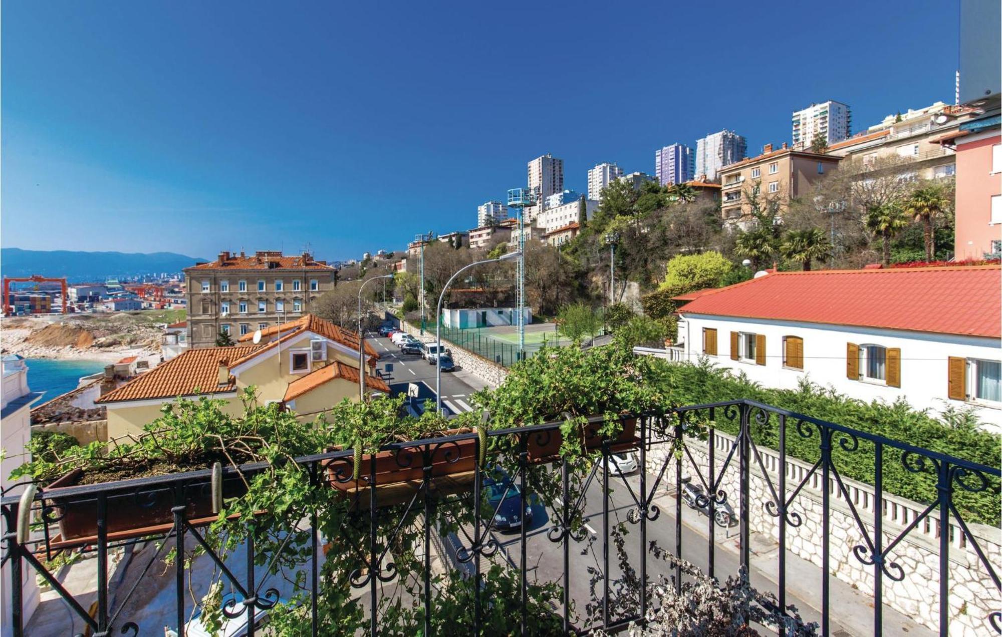 Nice apartment in Rijeka with 1 Bedrooms&WiFi Buitenkant foto