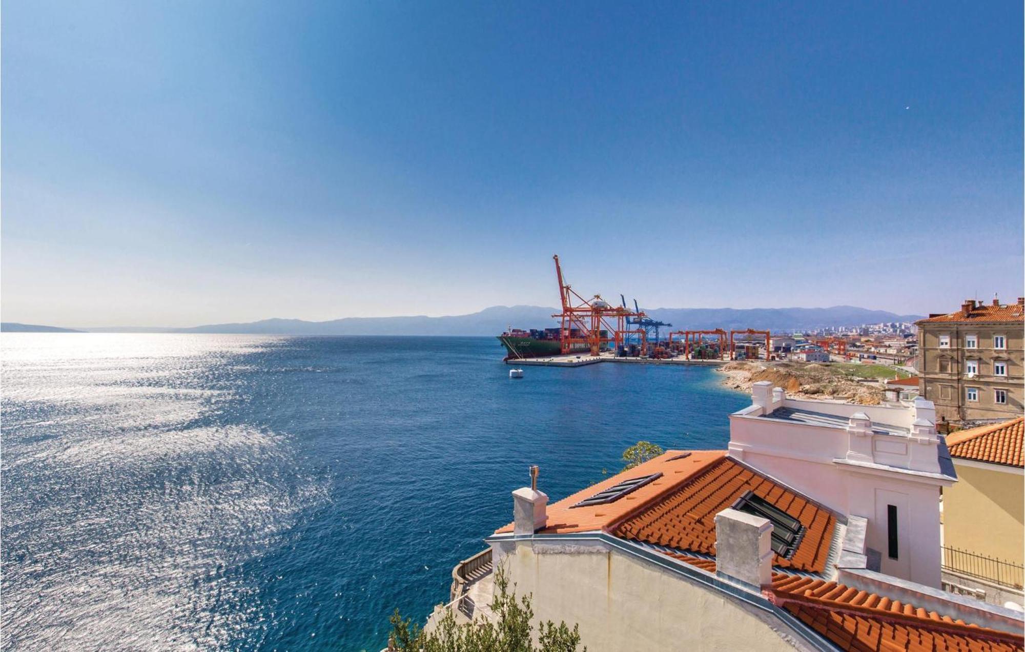 Nice apartment in Rijeka with 1 Bedrooms&WiFi Buitenkant foto